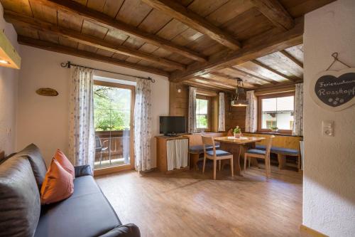 2 bedrooms, 3 beds