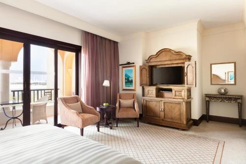 room detail thumbnail 1