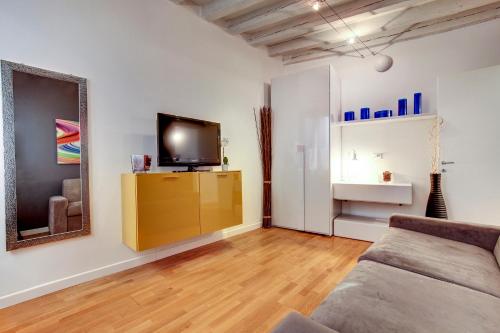 Charming Castello Apartments - image 6