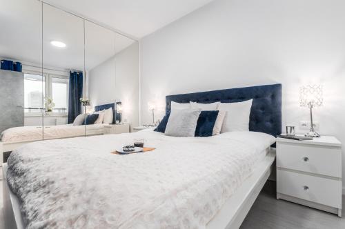 Apartments Golden Warsaw by Renters - image 4