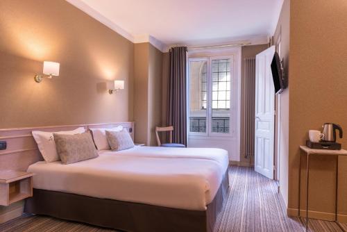 Paris France Hotel - image 10