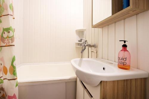 Apartament Azovskaya 9 - Nahinovskiy Prospekt - image 7