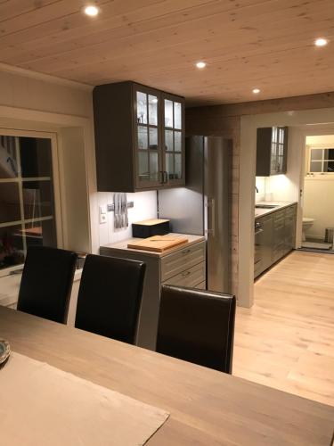 Kitchen, Kvaløya Lodge in Kvaloysletta