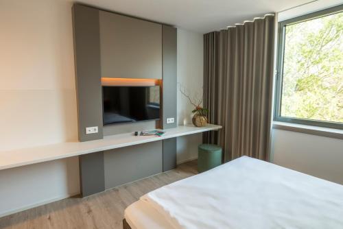 Motel B - image 11