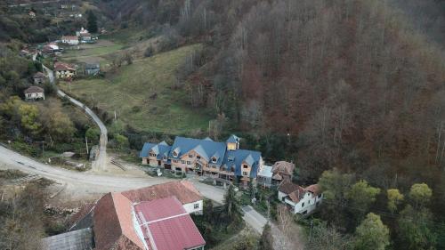 Golema Reka in Crni Vrh