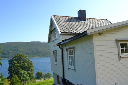 Exterior view, Kvaløya Lodge in Kvaloysletta