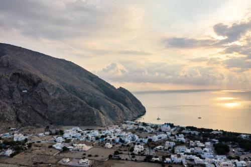 Irigeneia Hotel in Perissa