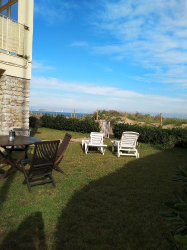 Sea front apartment in Platja Pals with terrace and parking - main image
