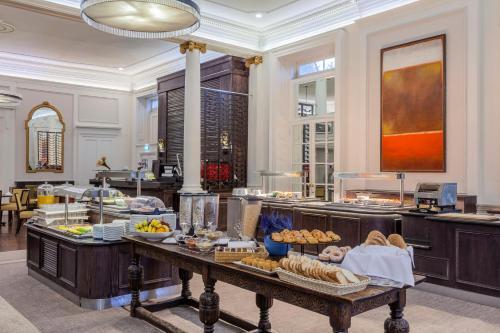 Restaurant, Oatlands Park Hotel in Greater London South West