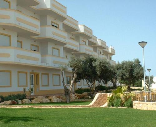 Entrance, Jardim Paraiso Apartments in Guia