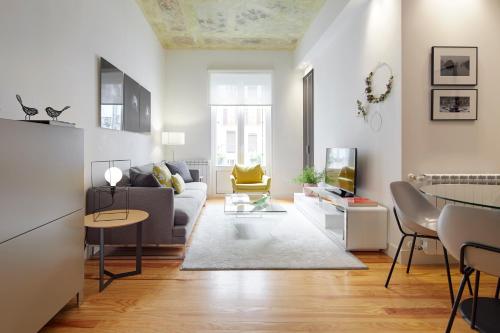 Urbieta 2 Apartment by FeelFree Rentals