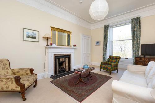 Lovely New Town 2-bedroom Flat With Fireplace, Edinburgh, Edinburgh and the Lothians