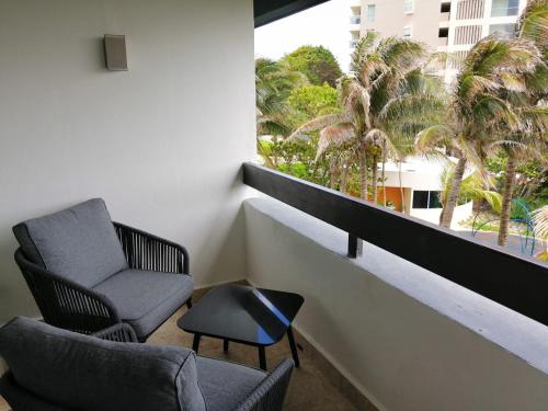 Beachfront Getaway Condo Room Type - Apartment with Garden View