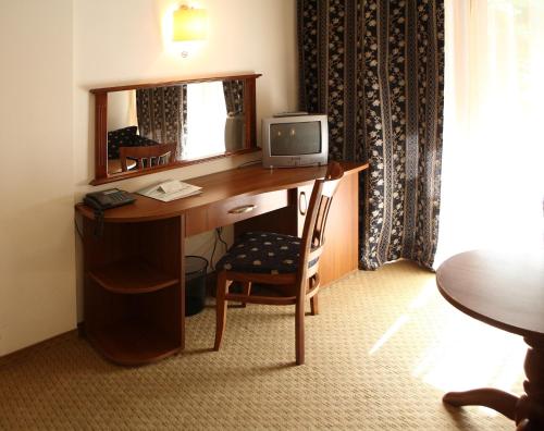 Double or Twin Room with Balcony (2 Adults + 1 Child) - All Inclusive image 1