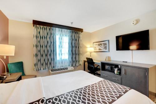 La Quinta Inn & Suites by Wyndham Las Vegas Nellis