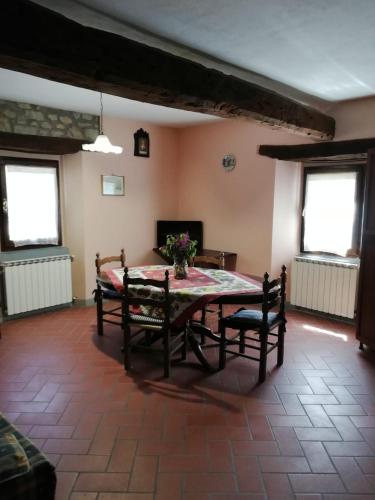 Antico Borgo "Costa di Dente" in Kastel D'Aiano