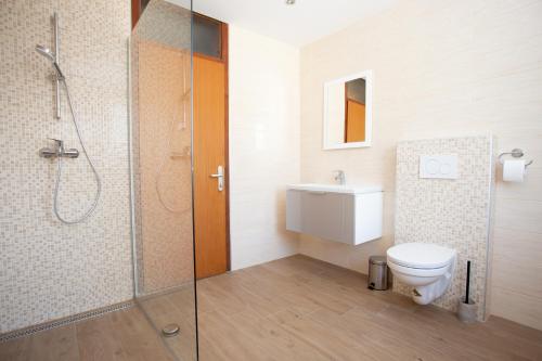 Hostel LakeBled 3