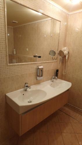 Enjoy Inn - image 10