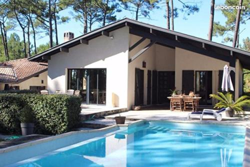 Villa Swimming Pool - image 4