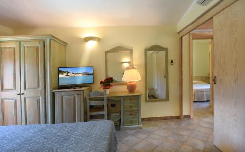 1 queen bed, 1 twin bed