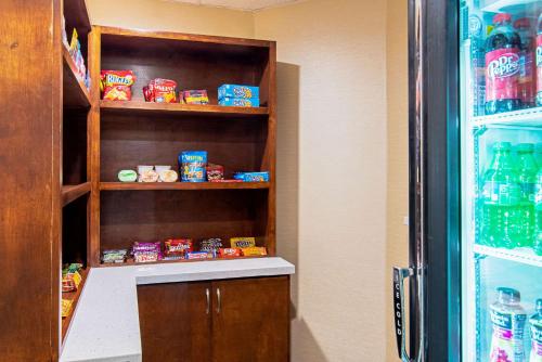 Comfort Inn and Suites Fredericksburg - image 4