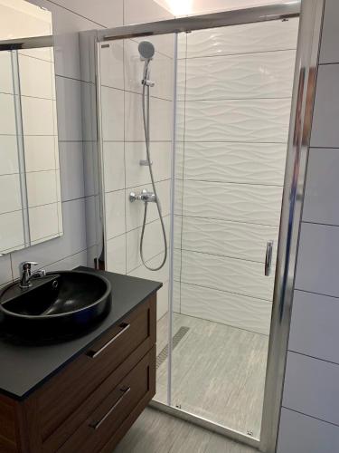 Shower, Sandra's Lounge in Klagenfurt