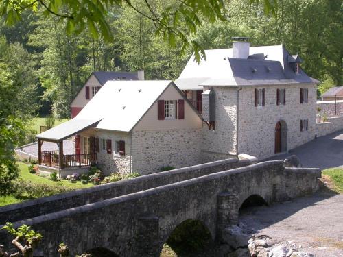 Le Moulin d'Eysus : Gîte du Pont de Pierres gîte à louer Arros-d'Oloron