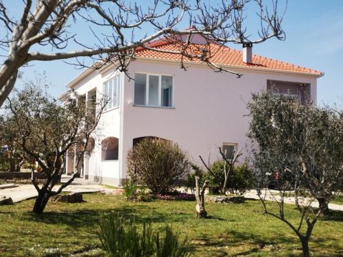  Apartment in Nin with Terrace, Air condition, WIFI (4732-3), Pension in Nin