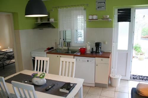  Apartment Meri in Raslina