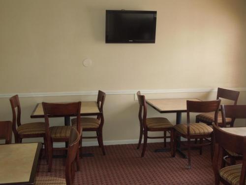 Americas Best Value Inn Chillicothe - image 2