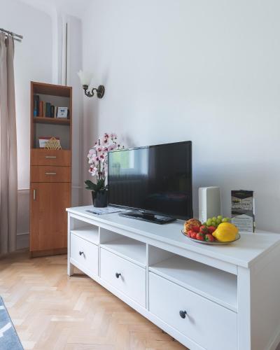 Zbawiciela Square P&O Serviced Apartments - image 3