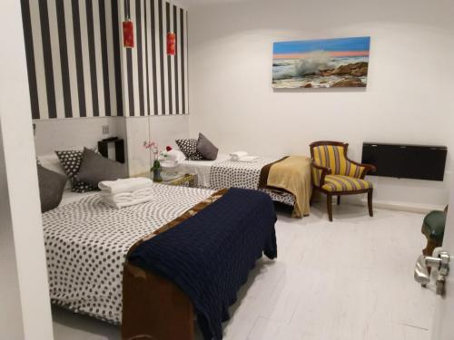 Deluxe with Extra Bed image 5