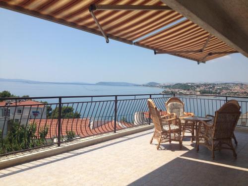 One-Bedroom Apartment with terrace and sea view (4 Adults) image 10