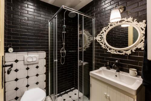 Vintage Home in the Center 2