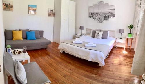 Cascais Seaside Garden Villa in São Domingos de Rana