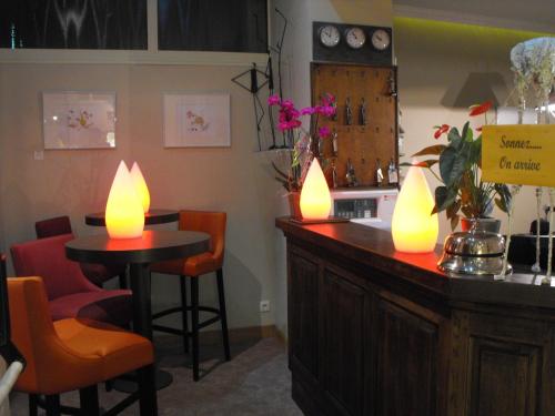 Logis Hotel Restaurant Les Capucins - 바/라운지
