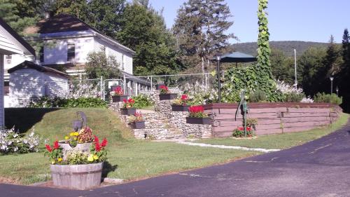 Profile Motel & Cottages