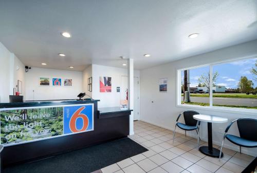 Motel 6-Burlington, WA