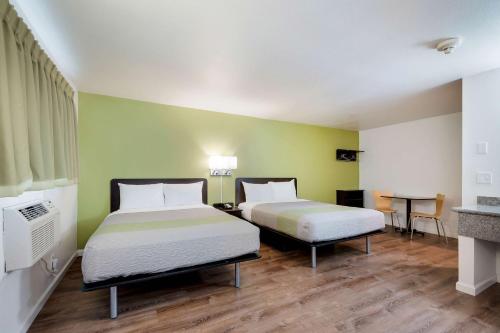 Deluxe Queen Room with Two Queen Beds - Non-Smoking