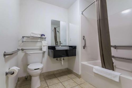 Ванная комната, Motel 6-Gulf Shores, AL near Аэропорт Джек-Эдвардс