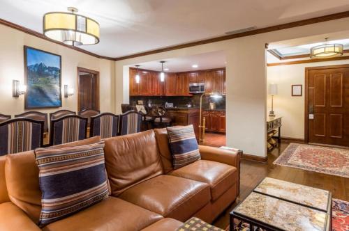 The Ritz-Carlton Club, 3 Bedroom Residence 8106, Ski-in & Ski-out Resort in Aspen Highlands