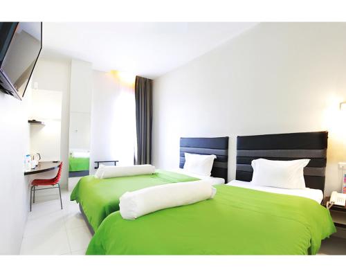2 twin beds