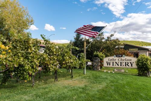 4 Bed 3 Bath Vacation home in Chelan - image 2