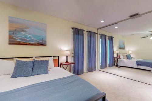 3 Bed 4 Bath Apartment in Destin - main image