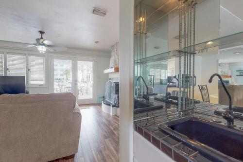 3 Bed 4 Bath Apartment in Destin - image 3