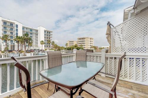 3 Bed 4 Bath Apartment in Destin - image 9