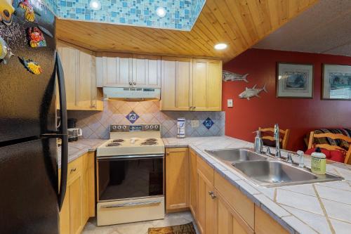 1 Bed 1 Bath Apartment in South Padre Island - image 3