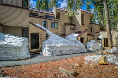 . 2 Bed 2 Bath Apartment in Carnelian Bay