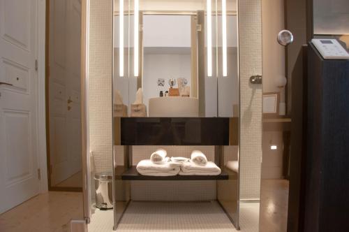 Standard Double or Twin Room image 7