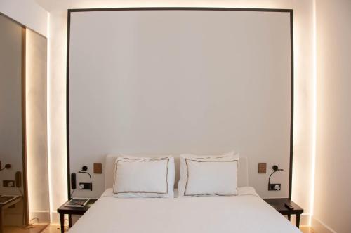 Standard Double or Twin Room image 6